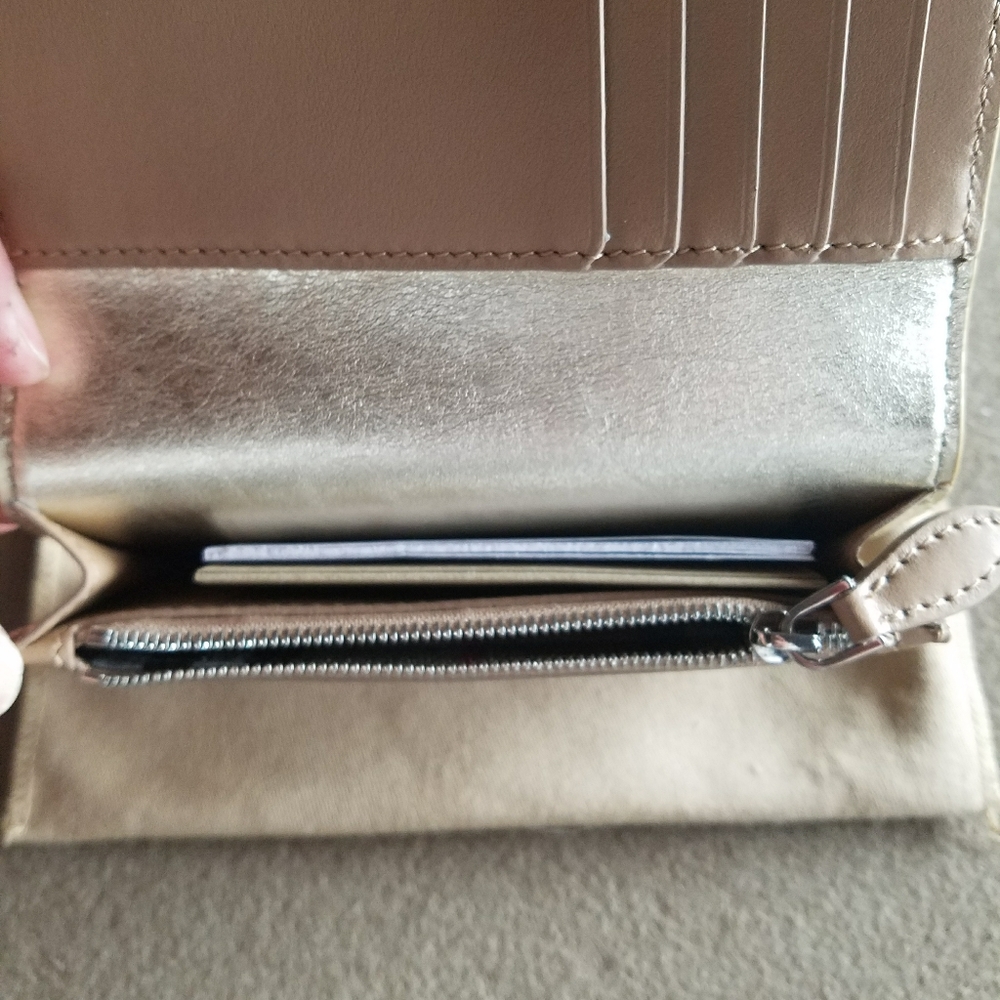 NWT! Sale! Saville Burberry Crest Embossed Smooth Leather Gold Metallic Wallet - Picture 14 of 16